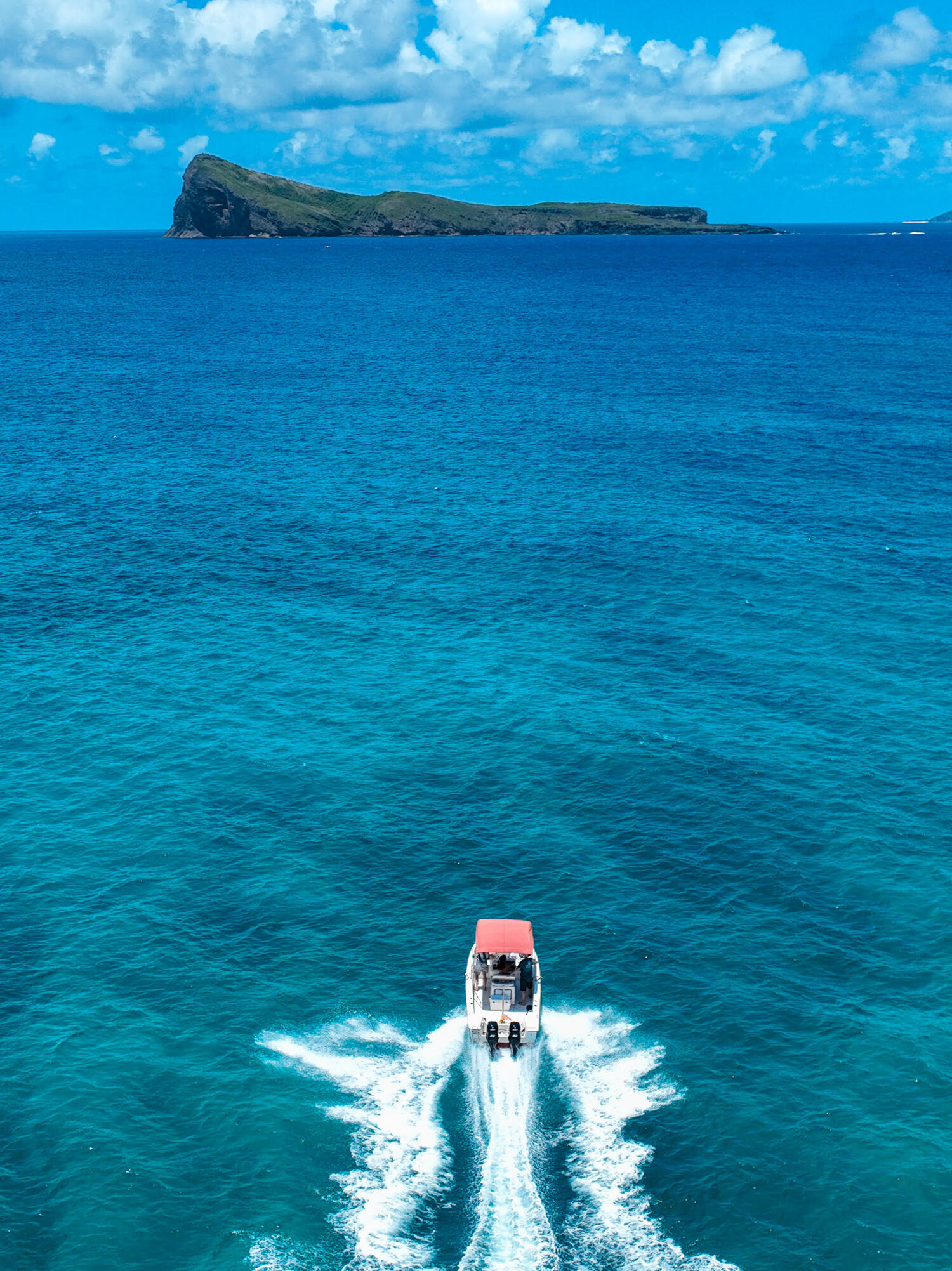 Brabant-and-Beyond_mer-turquoise-bateau-vers-ile-mauricienne